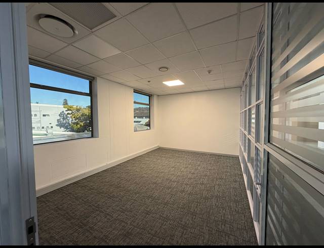 472M² BUILDING TO LET IN CLAREMONT